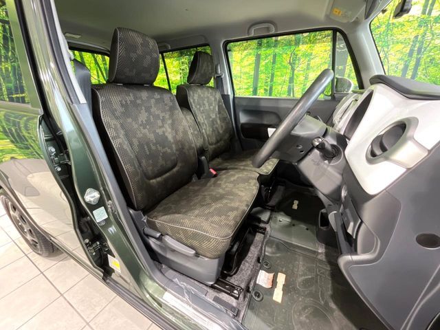 運転席シート廻りは使用感も少なく、良好な状態となっています。丁寧に使われていたことがよくわかりますね。