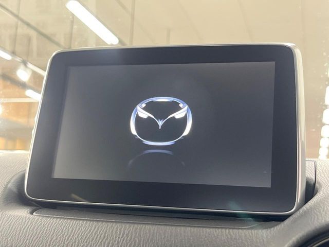 【メーカー純正ナビ】インテリアに溶け込むスタイリッシュな「専用設計」メーカーナビを装備♪視認性や操作性など基本性能にも優れ、より上質なカーライフをお楽しみいただけます。
