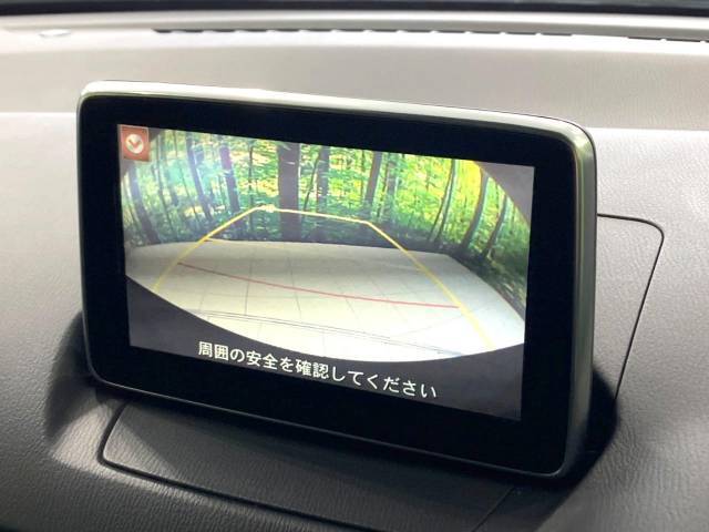 【バックカメラ】駐車時に後方がリアルタイム映像で確認できます。大型商業施設や立体駐車場での駐車時や、夜間のバック時に大活躍！運転スキルに関わらず、今や必須となった装備のひとつです！