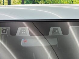 【セーフティサポート】走行中に前方の車両等を認識し、衝突しそうな時は警報とブレーキで衝突回避と被害軽減をアシスト。より安全にドライブをお楽しみいただけます。