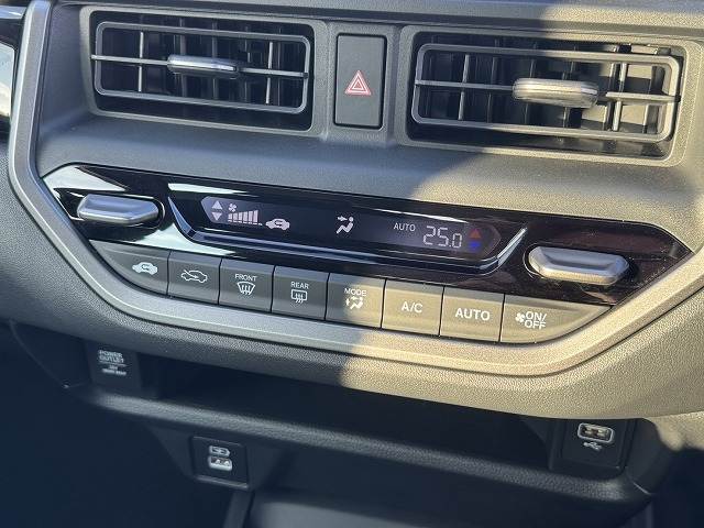 【オートエアコン】車内温度をセンサーが感知してご希望の車内温度になるよう、風量も自動で調整してくれます☆