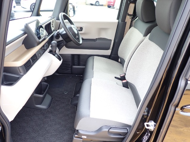 ☆外装・室内・エンジンルームクリーニング済みです☆ご来店の際は、是非シートの座り心地を確かめ、ハンドルを握って楽しいカーライフを想像してみてください♪