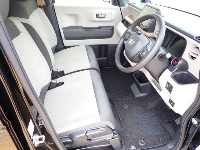 ◆【シートハイトアジャスター】シート横のレバー操作でシートの座面が上下に動きます！女性の方に喜ばれる装備です。