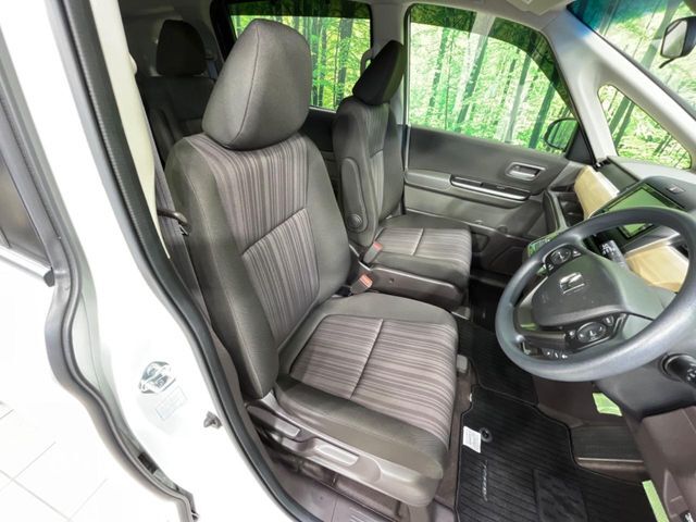 運転席シート廻りは使用感も少なく、良好な状態となっています。丁寧に使われていたことがよくわかりますね。
