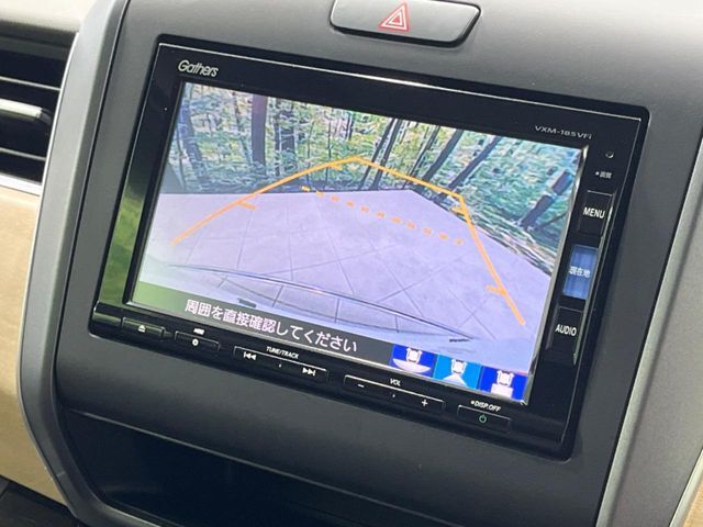 【バックカメラ】駐車時に後方がリアルタイム映像で確認できます。大型商業施設や立体駐車場での駐車時や、夜間のバック時に大活躍！運転スキルに関わらず、今や必須となった装備のひとつです！