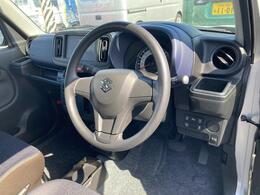 ワイドな視界を確保して、運転しやすいインパネデザインです。各種操作類は適切な位置にあり疲労を軽減します【国道152号線（飛龍街道）沿い】　営業時間10時?18時30分　【　定休日　火曜日　第3水曜日】