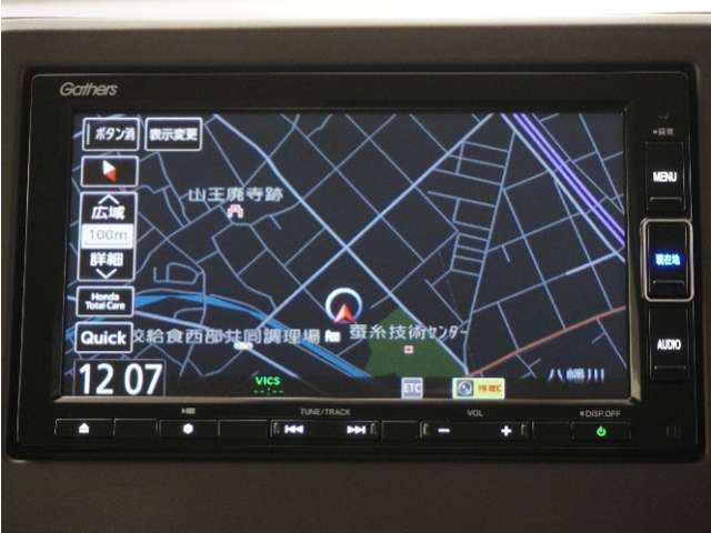 スタンダードインターナビ(VXM-224VFi)＆バックカメラが装備されているので、普段の使い勝手もロングドライブも快適です。
