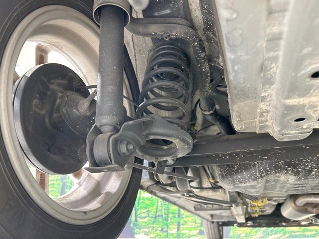 お車を安心してお乗りいただく為には、足回りの定期点検が欠かせません。サービスサポート（有償保証）では無料点検もご提供しており、安心のカーライフをお過ごしいただけるサポート体制が整っています。