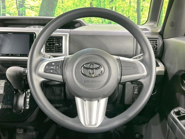 インテリアに合わせたデザインのステアリングは、運転される方のことも考え、運転しやすい形状、大きさです。是非一度、実際に触ってお確かめください。