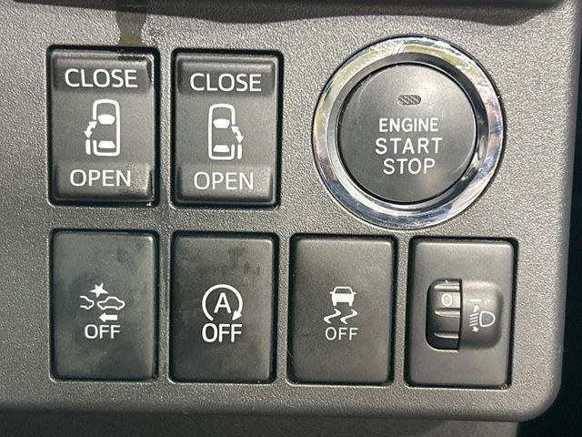 【両側パワースライドドア】スマートキーや運転席のスイッチで後席両側スライドドアの開閉が可能♪電動だから力を入れてドアを開ける必要が無く、小さなお子様でも簡単に開け閉めでき快適です♪