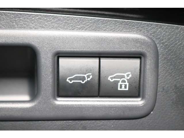 納車時には全台ボデー磨きを行い、小さな小傷や磨き傷はなくなってしまいます！コーティングまでご希望の際はスタッフにお問い合わせください。