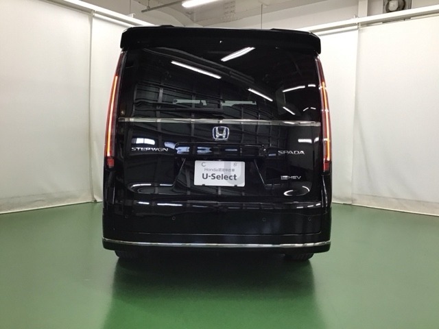 高熱線吸収プライバシーガラスが装備されています。外を見るときには気にならずに、後方車両からは車内が見えにくくなってます