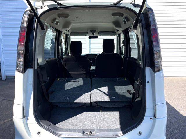 普段のお買い物や通勤、送迎等に十分な荷室スペースを確保しております。セカンドシートを倒すと、大きな荷物の積載も可能です♪