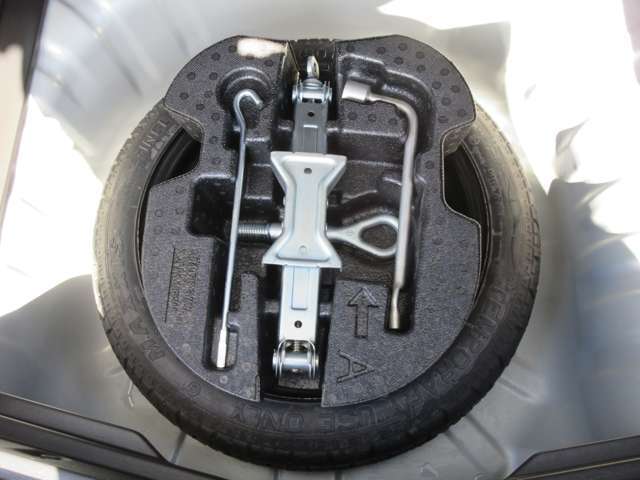 車載工具・スペアタイヤ