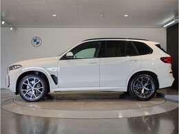 ☆BMWは自動車メーカーとしてのアイデンティティ…BMWらしさを守るため頑なに前後重量配分50:50にこだわり続けています☆