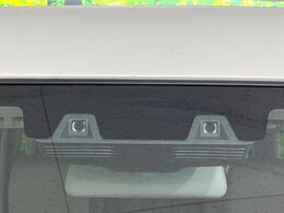 【スズキ　セーフティサポート】走行中に前方の車両等を認識し、衝突しそうな時は警報とブレーキで衝突回避と被害軽減をアシスト。より安全にドライブをお楽しみいただけます。