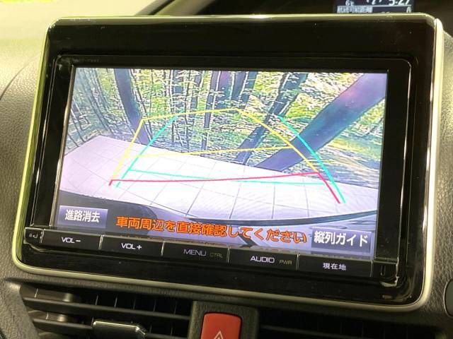 【バックカメラ】駐車時に後方がリアルタイム映像で確認できます。大型商業施設や立体駐車場での駐車時や、夜間のバック時に大活躍！運転スキルに関わらず、今や必須となった装備のひとつです！