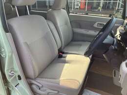 【店内】キッズスペースもございますので、お子様連れでもお気軽にお越しください！ゆっくり愛車選びをしていただけます♪