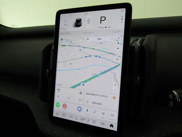 運転操作に必要な情報をひと目で確認できる12.3インチのタブレット型センターディスプレイは、よく使う機能のコントロールボタンも同一画面に表示させることができます。