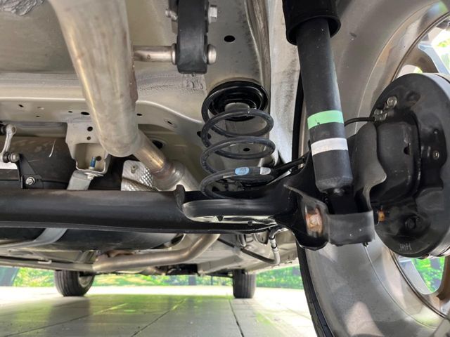 お車を安心してお乗りいただく為には、足回りの定期点検が欠かせません。サービスサポート（有償保証）では無料点検もご提供しており、安心のカーライフをお過ごしいただけるサポート体制が整っています。