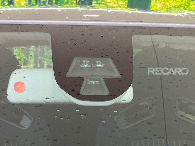 【スズキ　レーダーブレーキサポート】走行中に前方の車両等を認識し、衝突しそうな時は警報とブレーキで衝突回避と被害軽減をアシスト。より安全にドライブをお楽しみいただけます。