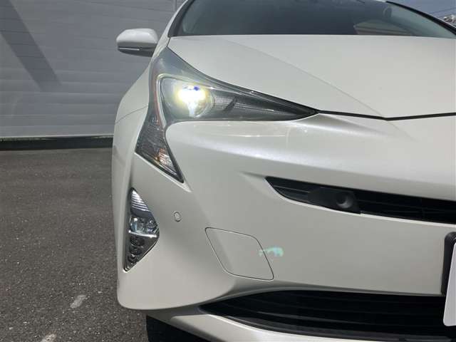 【LEDヘッドライト】　最近主流になりつつある明るいヘッドライトです。街灯の少ない暗い夜道も安心です！ハロゲンヘッドライトに比べて消費電力が少なく長持ちです♪