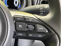 【レーダークルーズコントロール】高速道路での長距離走行が楽に！！自動で速度を保つクルーズコントロールが、衝突軽減システムと連携し、前方の車両を感知して車間を保つように速度調節してくれます！！