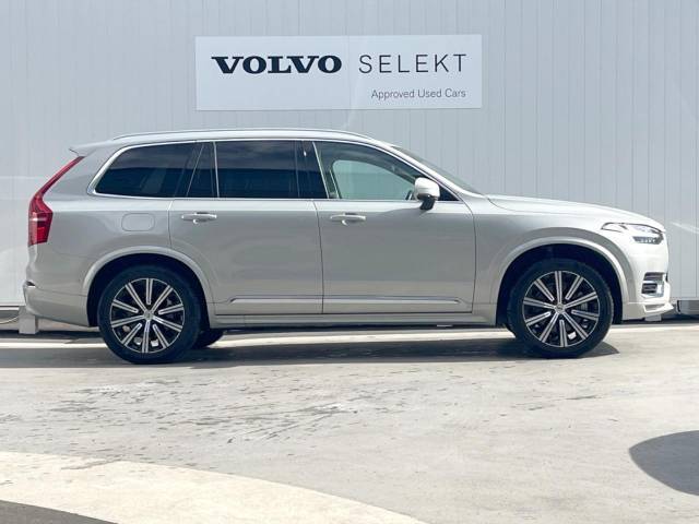 当店の認定中古車（VOLVO　APPROVED　CAR）はメーカー基準の車齢・走行に応じた内外装・機関の176項目もの項目に厳密な点検を実施。すべての基準を満たした自信を持ってお届けする中古車です。