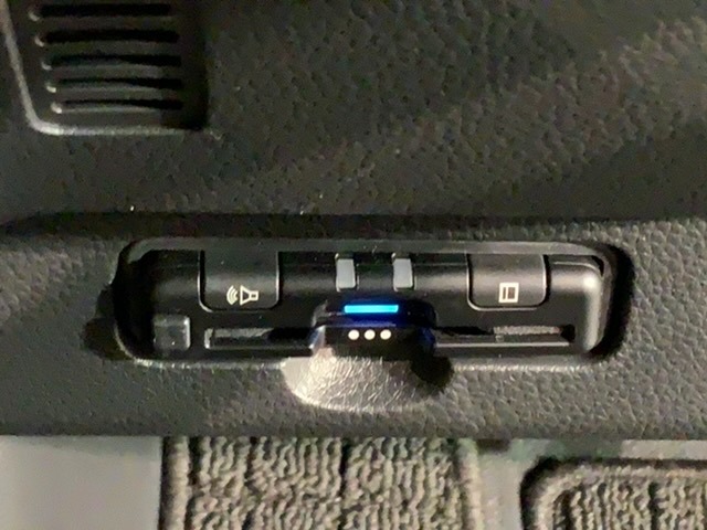 いまや快適なカーライフに欠かせないETCが付いています。