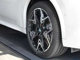 保証に関しましては全国どこのディーラーでもご使用いただける認定中古車保証が付きます。アフターメンテナンスもお近くのディーラーにて行うことができますので安心してお乗りいただけます。