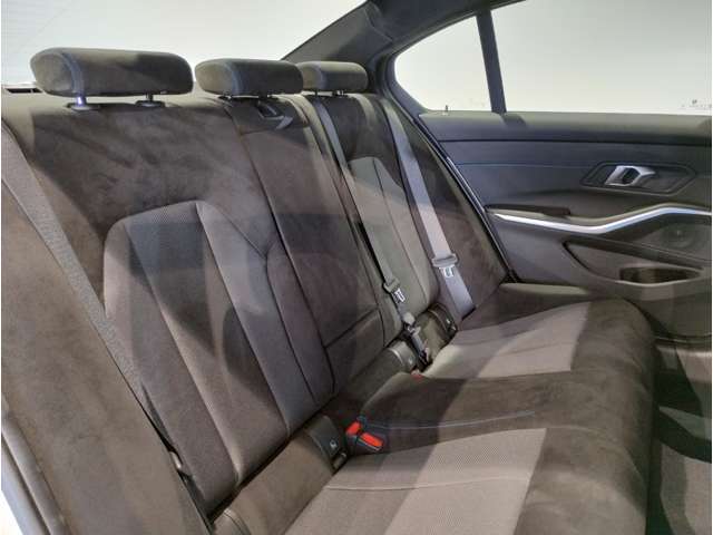 【エアバック】BMWのエアバックやその他の安全装備は、互いに補完しあう事で徹底した安全性を貫きます。万一の事故の際にそれぞれ最適な保護を提供してくれます！