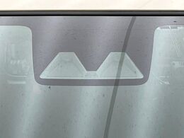 【スマートアシスト】走行中に前方の車両等を認識し、衝突しそうな時は警報とブレーキで衝突回避と被害軽減をアシスト。より安全にドライブをお楽しみいただけます。
