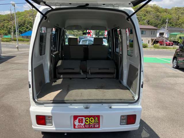 シートアレンジ次第で様々な用途で使えるラゲッジスペース。50型のTVやベッドなど、今まで配送してもらってたものが、これからはその日に持ち帰れそうですね！