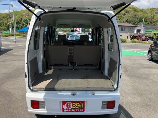 シートアレンジ次第で様々な用途で使えるラゲッジスペース。50型のTVやベッドなど、今まで配送してもらってたものが、これからはその日に持ち帰れそうですね！