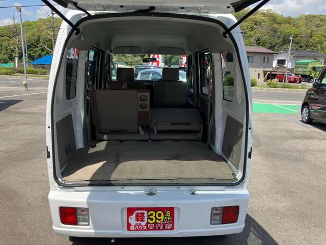 シートアレンジ次第で様々な用途で使えるラゲッジスペース。50型のTVやベッドなど、今まで配送してもらってたものが、これからはその日に持ち帰れそうですね！