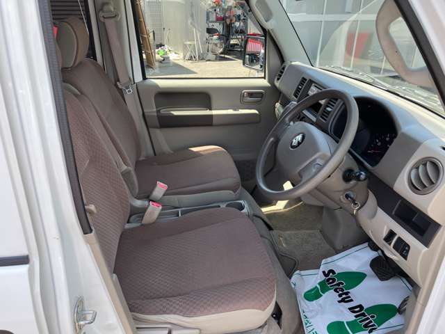 【店内】キッズスペースもございますので、お子様連れでもお気軽にお越しください！ゆっくり愛車選びをしていただけます♪