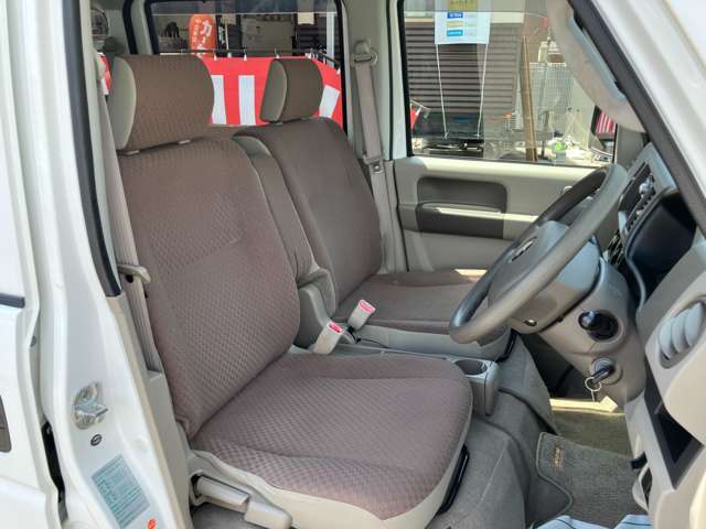 【店内】キッズスペースもございますので、お子様連れでもお気軽にお越しください！ゆっくり愛車選びをしていただけます♪