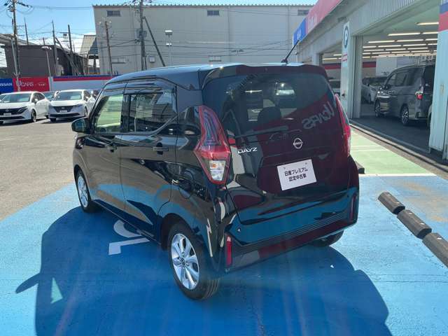 リヤガラス・リヤサイドガラス・バックドアガラス・には、UVカット断熱機能付の、プライバシーガラスが付いてます。