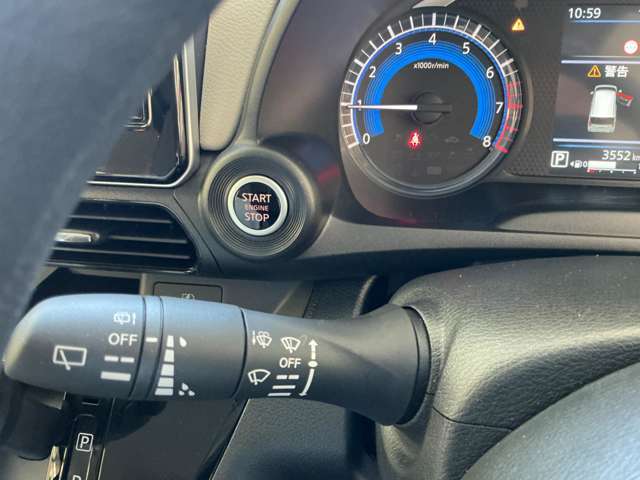 プッシュスターターが付いているのでエンジン始動がワンプッシュで。！！