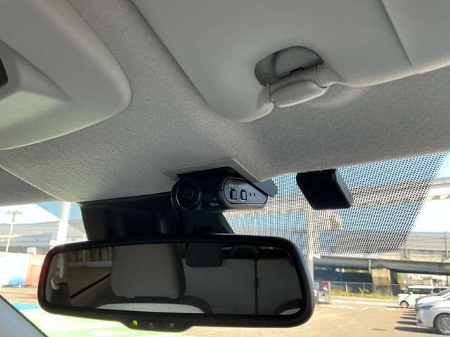 純正前方ドライブレコーダー！映像は、ナビゲーションのモニターに映し出すことができるので、その場で確認が出来ます！