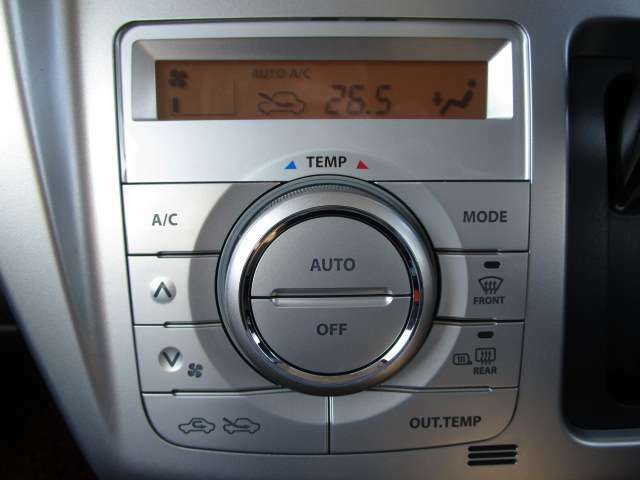フルオートエアコンで、車内は何時も快適です。