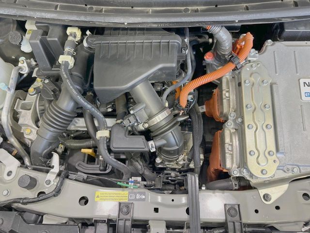 親切・丁寧な専門メカニックスタッフが応対！・車検・点検整備・事故等の修理などアフターサービスも安心。お車のカスタマイズもネクステージのサービススタッフまでご相談ください！