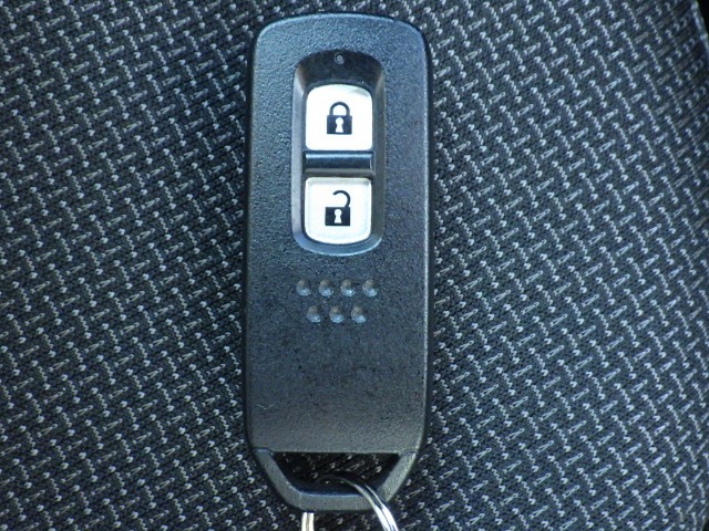 ★スマートキー★ キーを携帯しているだけでカギの開け閉めからエンジン始動までできるスマートキー！キーを取り出す必要がないので楽チンです☆