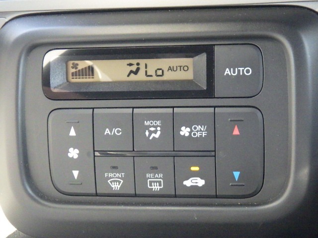 ★オートエアコン★ 好みの温度を設定するだけで風向きや風量を自動でコントロールします（*＾ー＾*）いつでも快適な温度でお過ごしください♪