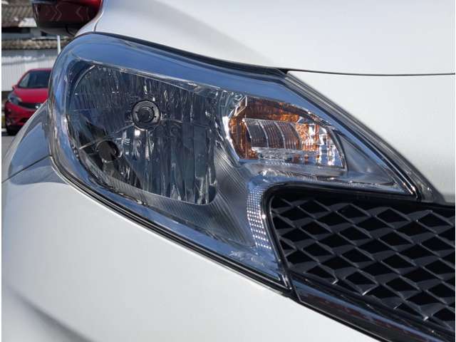 HID・LEDに変更やヘッドライト黄ばみ取り、ライトコーティング等お気軽にご相談ください。