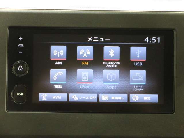 日産純正のオーディオになります。