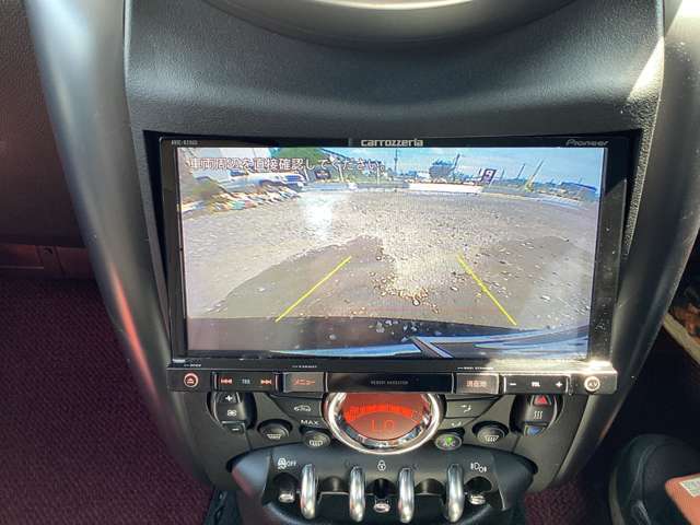 バックカメラもついているので駐車も楽々、安心です。