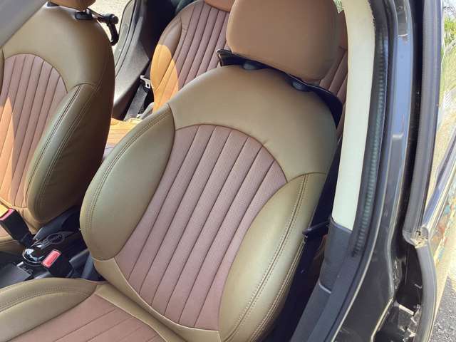 助手席シートの写真になります。