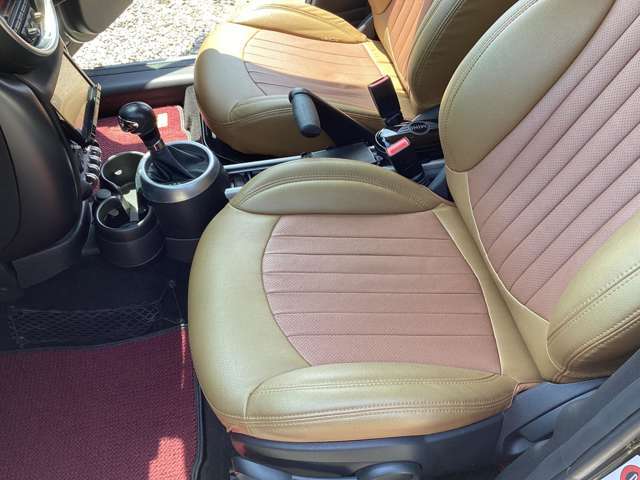 助手席シートの写真になります。
