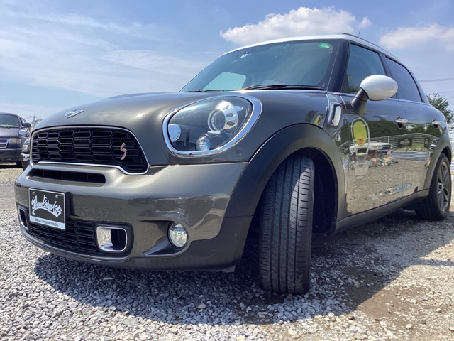 外装に目立った傷・へこみなどは見られません。